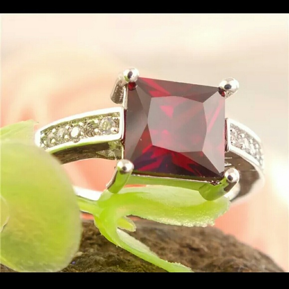 Jewelry - 925 sterling silver ring size 7