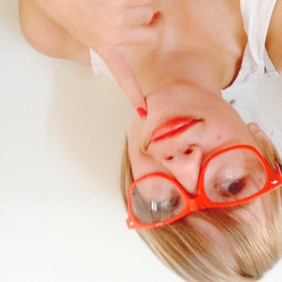 Meet your Posher, Hannah - Picture 1 of 1