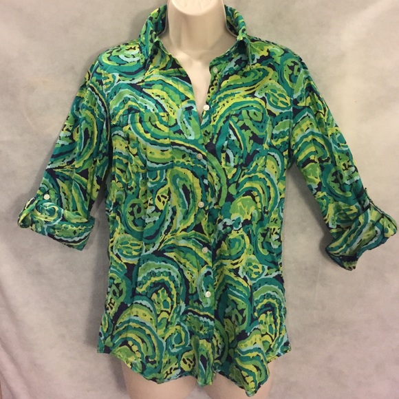 Woman's printed button down top. - Picture 1 of 1
