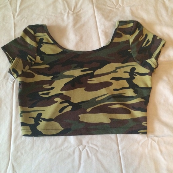 CAMO STYLED CROP TOP