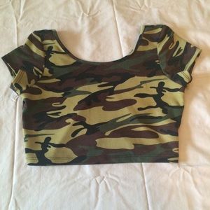 CAMO STYLED CROP TOP