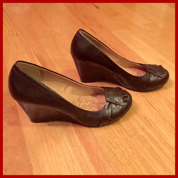 Chinese Laundry Wedges