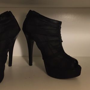 Pep toes black booties