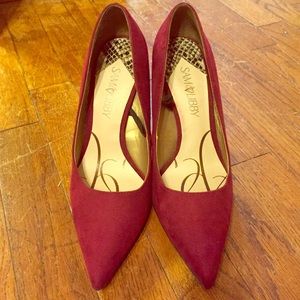 Make me a reasonable offer!Suede pointy toe pumps.