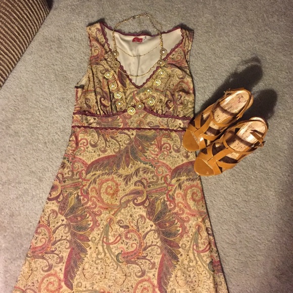 Adorable barely worn sleeveless dress!
