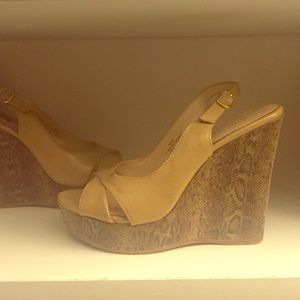 Tan wedge with snake skin look