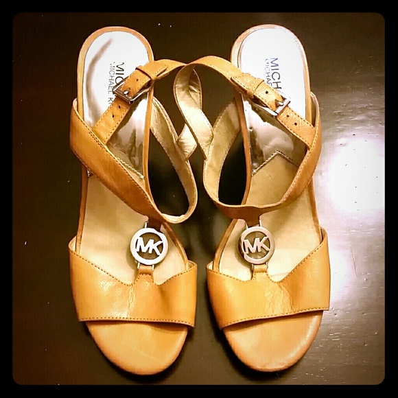 💥SALE💥 MC yellow heels