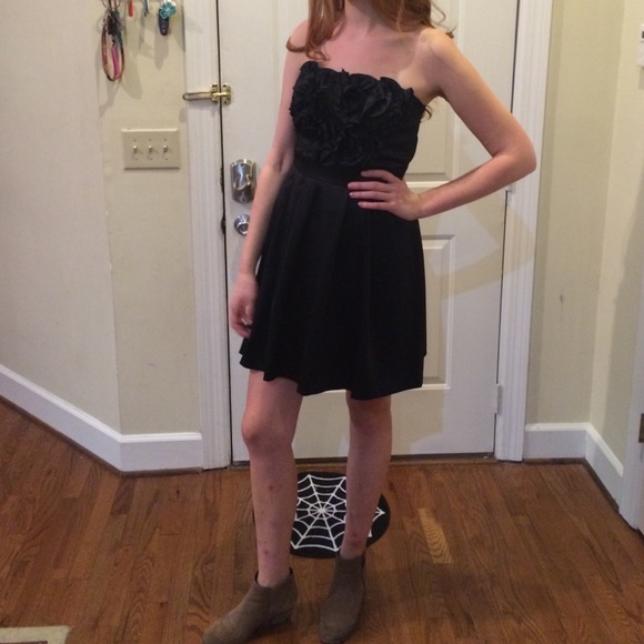 Black Max and Cleo flower dress! - Picture 3 of 3