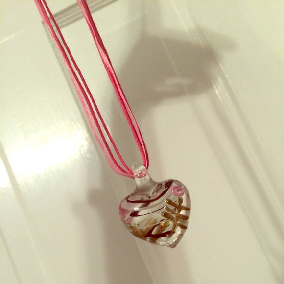 Clear glass heart necklace - Picture 1 of 4