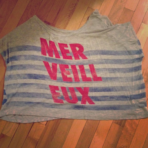 Loose fit T-shirt from Urban. Adorable with jeans