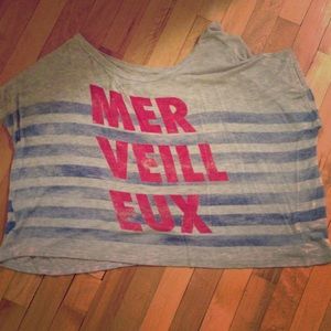 Loose fit T-shirt from Urban. Adorable with jeans