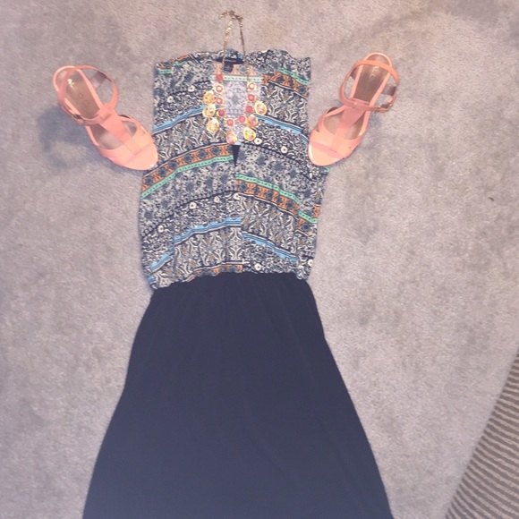 Cute never worn midi dress!