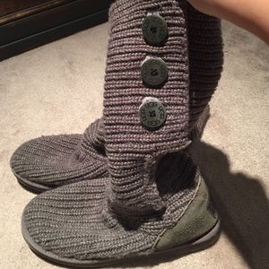 Gray sweater Uggs