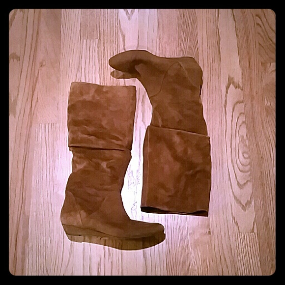 Suede brown boots