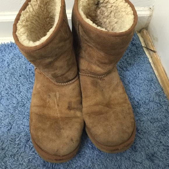Pre-Loved Chestnut Uggs