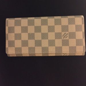 Not authentic Louis Vuitton wallet