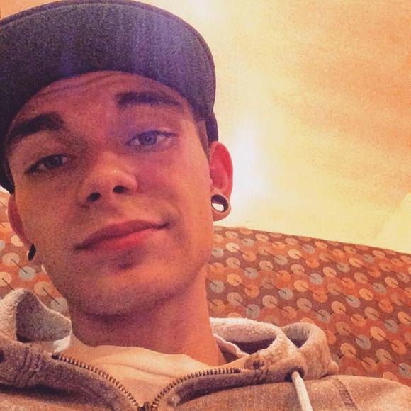 Meet your Posher, Chris - Picture 1 of 1