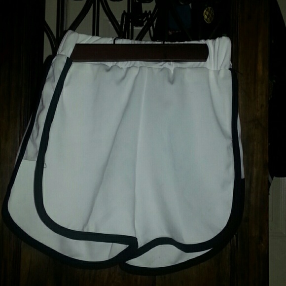 Split dolphin hem white shorts with black piping