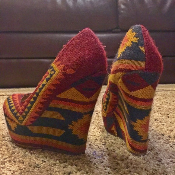 Steve Madden Pammyy Aztec/Tribal Print Wedges