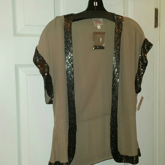 Blouse with beading detail - Picture 3 of 4