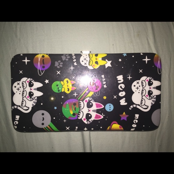 Lounge fly cat wallet.