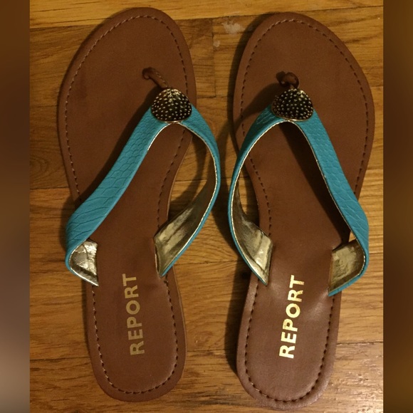 Report Aqua sandals