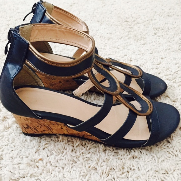 ❌TRADED❌Faux leather wedges - Picture 3 of 4