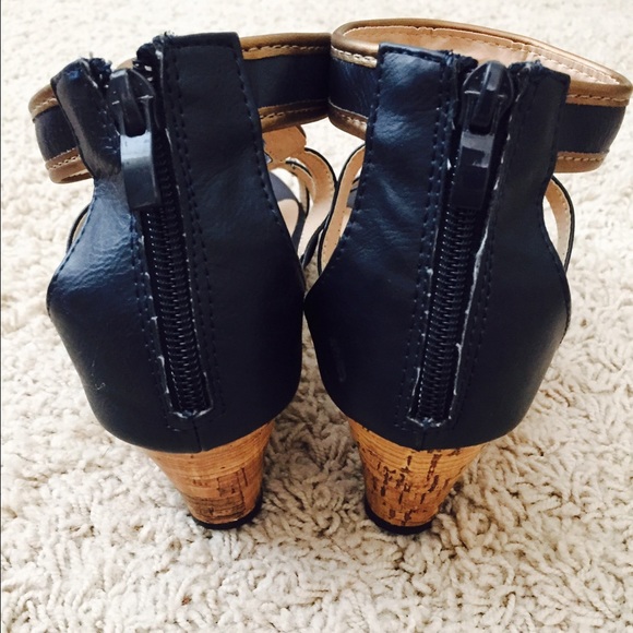 ❌TRADED❌Faux leather wedges - Picture 4 of 4