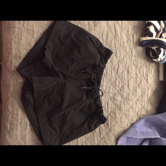 SPRING BREAK AWAY SHORT
