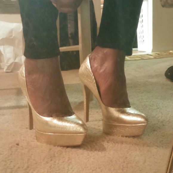 Champagne metallic pumps