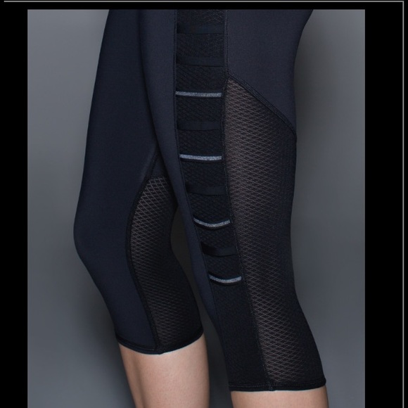 Lululemon Breezy Crop Size 4 Sold out!