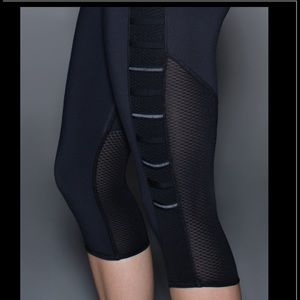 Lululemon Breezy Crop Size 4 Sold out!