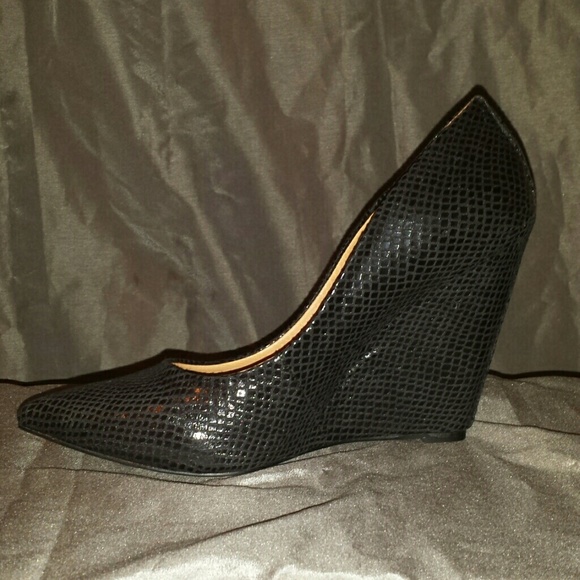 Black Snakeskin Wedges