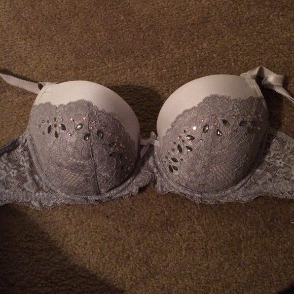 32 DD Victoria secret bra