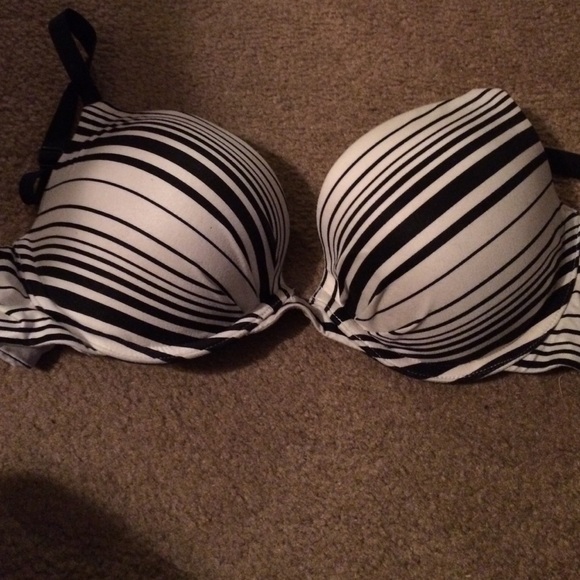 Victoria's Secret 32DD PUSH UP Bra