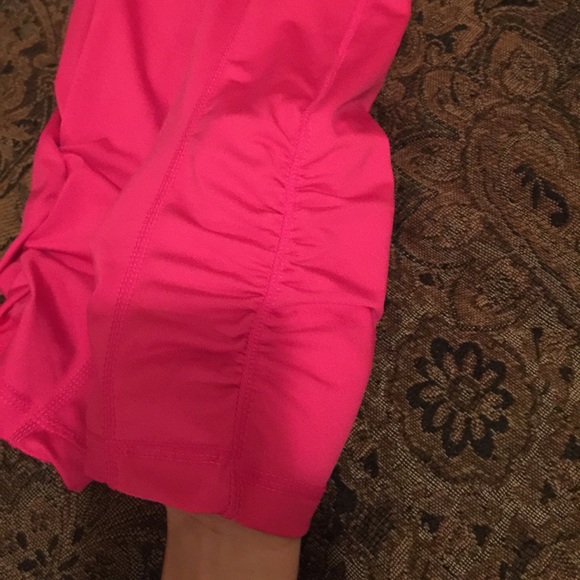 Pink workout capris - Picture 2 of 3