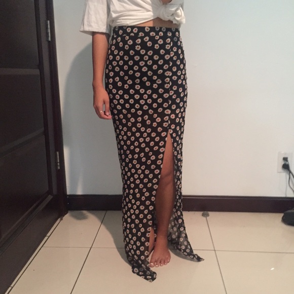 Floral maxi skirt with slit!