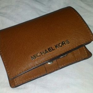 SALE !!!😇🎀✌👍Micheal Kors Wallet (AUTHENTIC)hold