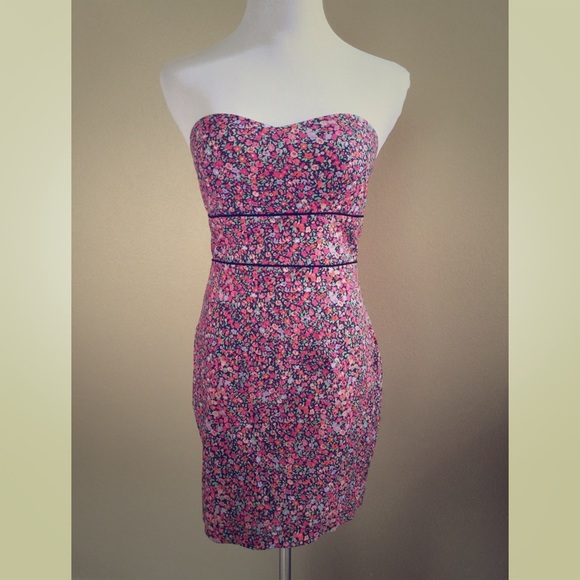 Lob Dresses & Skirts - Floral strapless summer dress.