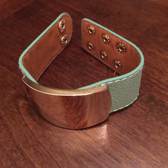 Bracelets - Picture 2 of 4