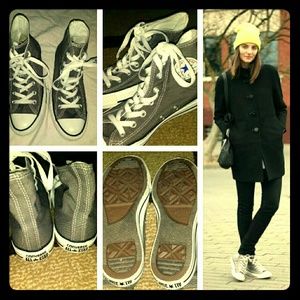 Converse High Top Shoes( hold for @bree3019)