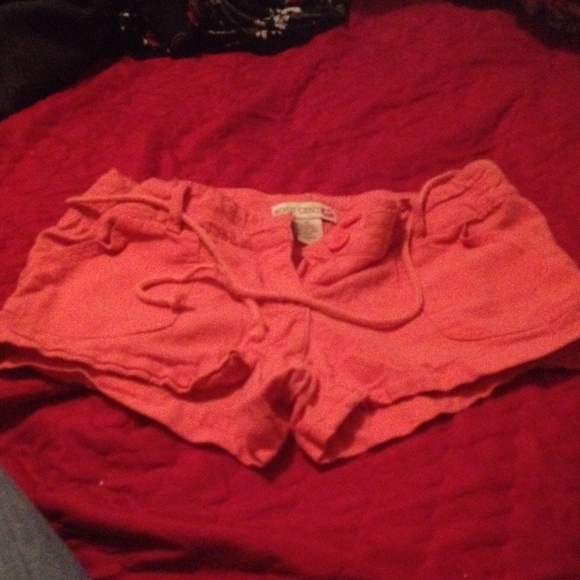Body Central shorts zip up buttons front with belt