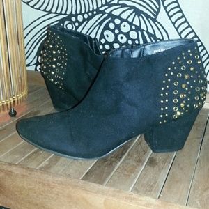 Pointy toe chelsea boots with gold studs/grommets