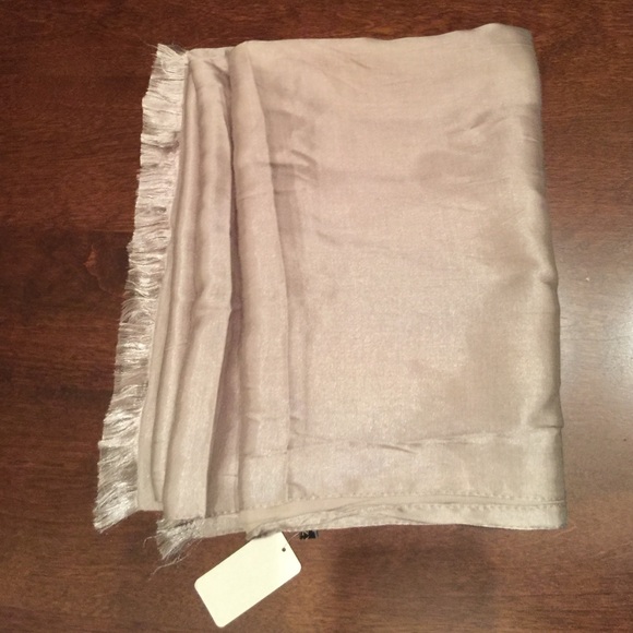 Scarfs - Picture 2 of 3