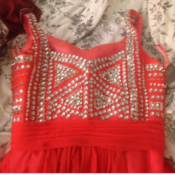 Coral Sequined prom dress - Picture 3 of 4