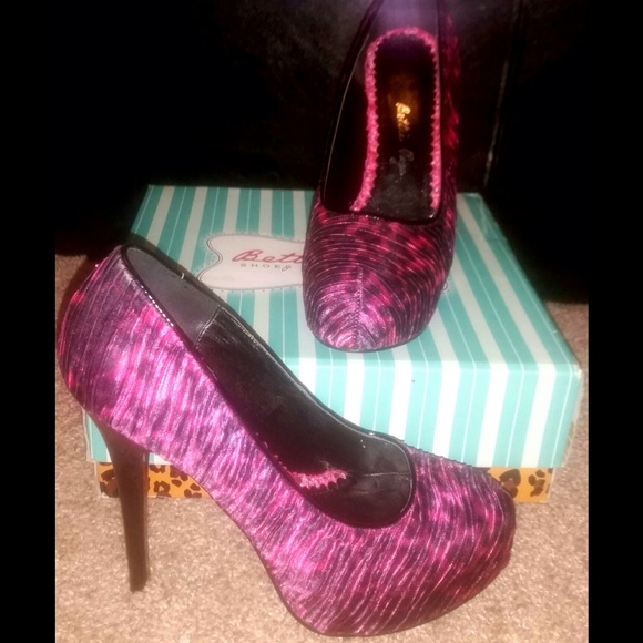 Bettie Page Fuchsia 5" heels - Picture 2 of 2