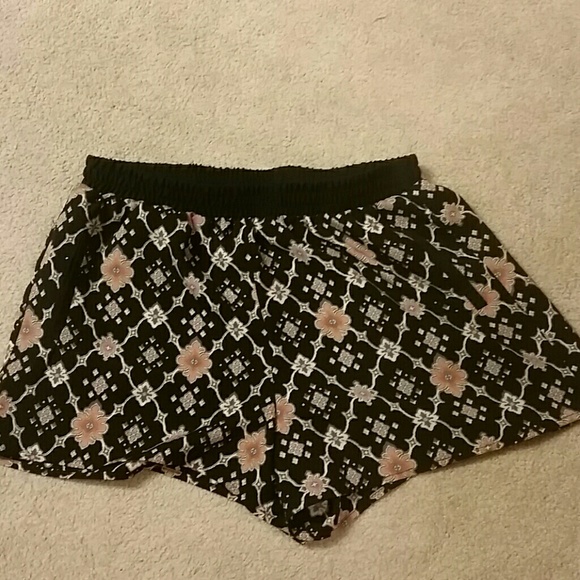High waisted printed flowy shorts