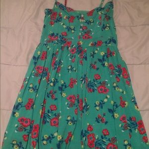 Hollister, super cute floral dress!!💐🌻🌺🌸🌷🍀