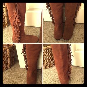 Brown suade boots with a chic fringe