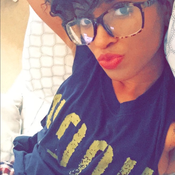 Meet your Posher, Jakia